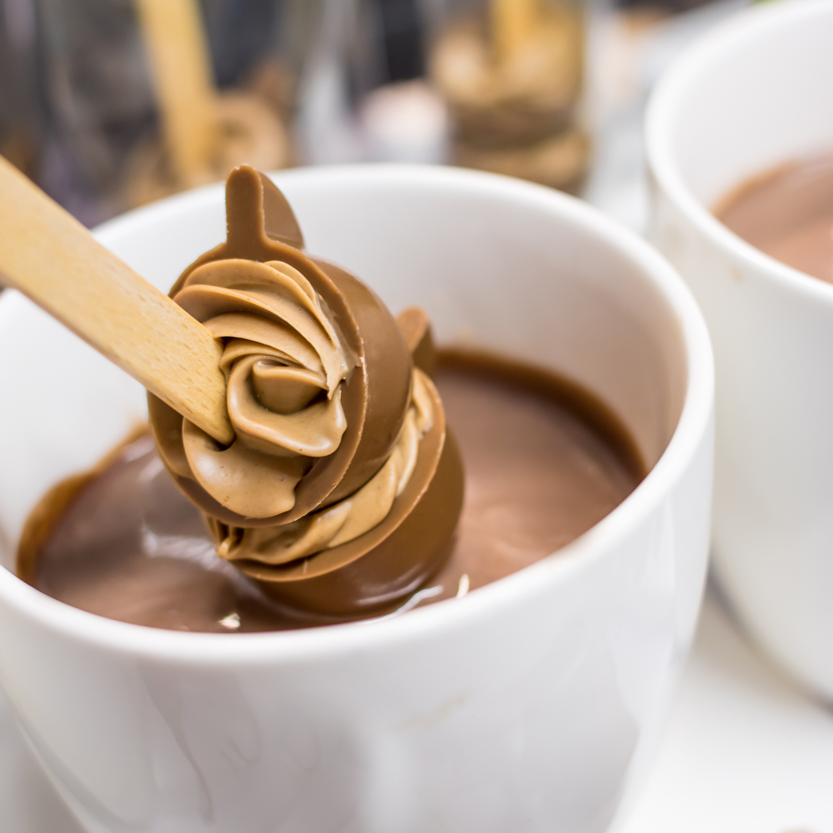 Viba Trinknougat Royal mit Tasse